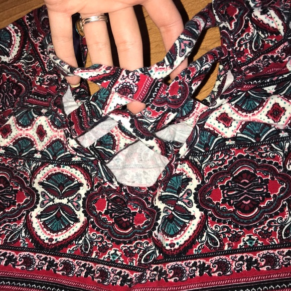 CHARLOTTE RUSSE CROP TOP - Picture 3 of 3